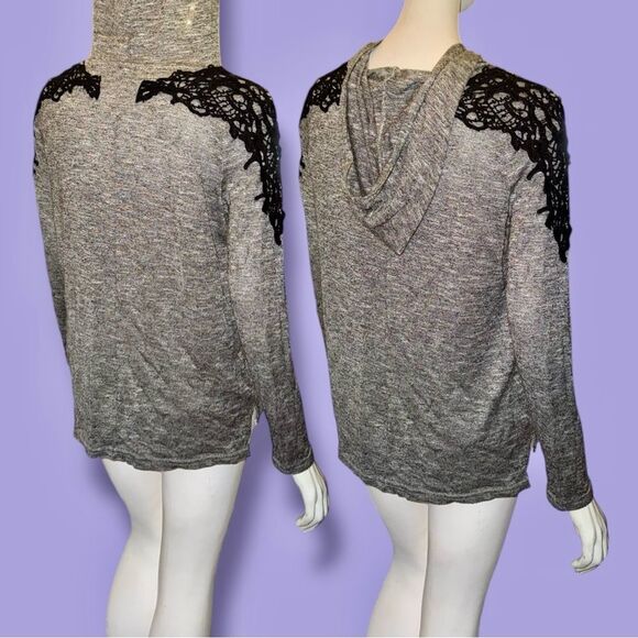 Wallflower(Kohl’s) Hoodie Gray Soft Knit Pullover Black Lace Appliqué Size M - Picture 3 of 16
